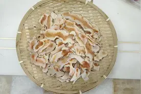 鹌鹑加这几味炖出来的汤真香，喝几大碗都不够...视频封面