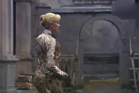 影视：儿媳穿旗袍追着让公公看：快夸我美丽迷人！公公：夸你个头视频封面