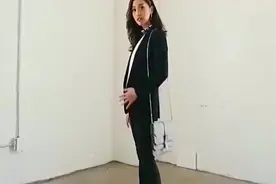 时尚潮流穿搭，黑色高跟鞋搭配西装，完美展现职场气质视频封面