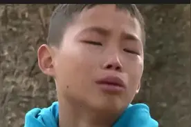 13岁男孩，一个人独自撑起一个家，看一次哭一次！视频封面