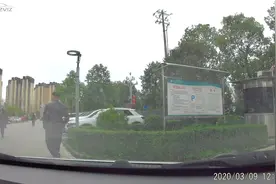 安康中心医院停车4小时收费10元，老铁2分钟找到免费停车场。牛视频封面