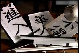 龙套演员李奇在娱乐圈不温不火，最终被导演害惨