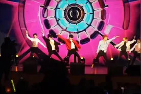 蔡徐坤出道前表演舞台，当时就有着巨C风范，看完路转粉了