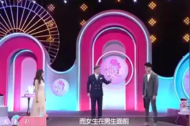 女友隐瞒富家千金身份多年，被男友发现，如今女孩台上苦苦挽留图片