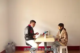 同学聚会，高考660分的学霸当服务员被嘲笑，结账时全都傻了视频封面