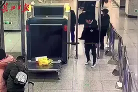 地铁志愿服务记录帮他找回贵重失物视频封面