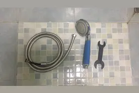 花洒漏水怎么换，视频教您如何更换花洒淋浴头视频封面