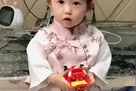 小萝莉恬恬胃口真大竟吃了17个饺子，还不让妈妈吃视频封面
