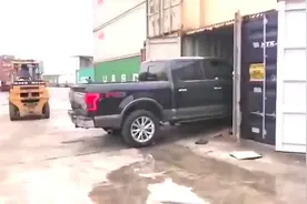2019款福特猛禽和F150到货实拍，对比一下才知道差距有多少！视频封面