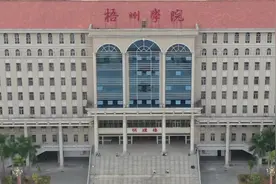 航拍广西梧州学院，这样的校园规模，在全区排名会怎么样？视频封面