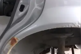 正确的汽车防锈处理，一看师傅就是深藏不漏，这专业度没法比！视频封面