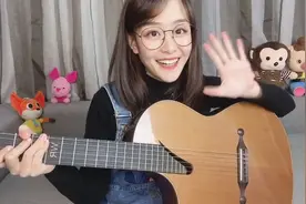 漂亮姐姐动情弹唱温岚写给弟弟的歌《同手同脚》，独生子女：太羡慕！