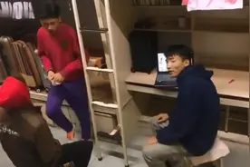 寝室男同学随便唱了两句《光年之外》室友都惊呆了！太好听了