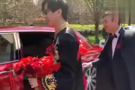 王思聪参加酒神婚礼，现场骚话连篇，爆笑调侃小楼与周二珂！视频封面