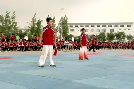 帅气小男孩演练太极剑，剑法飘逸身形灵动，很精彩！视频封面