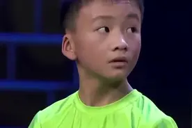 吉尼斯世界跳绳冠军，看他跳的能有多快！30秒208下如同打桩机_