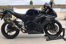 铃木GSX-R1000改装天蝎碳纤维排气，声浪浑厚有力听着就过瘾！视频封面