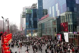 西安街头采访美女，男朋友月薪多少最合适？回答的好实在！视频封面