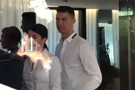 C罗重返马德里获女球迷示爱：世界最佳我爱你 快回来皇马吧视频封面