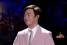 费玉清演唱民谣歌曲《成都》，悠扬歌声让全场观众沉醉！小哥真强视频封面
