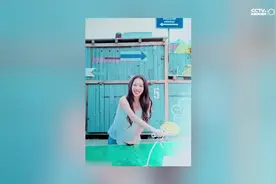 雪莉最新写真夸张眯眼笑 衣着清爽变春日女友！视频封面