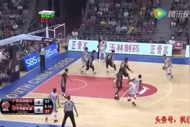 阿联脚穿李宁鞋爆扣42分集锦 率领广东加时胜辽宁视频封面