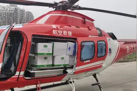 “不再通过红十字会配发”武汉民用直升机将医护物资直接送到医院视频封面