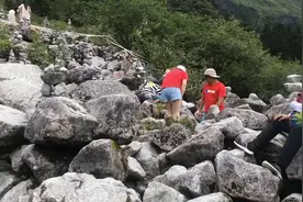 海螺沟红石滩，据说有小孩在此走失，看看那里的环境视频封面