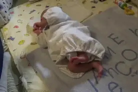 太好玩了！小宝宝原始的足底反射，你家宝宝也会这样吗？