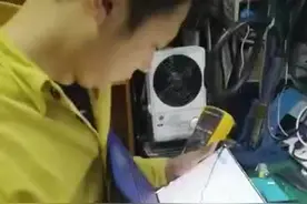 Surface PRO4笔记本电脑键盘不识别，维修魔头摆弄三两下立马修好视频封面