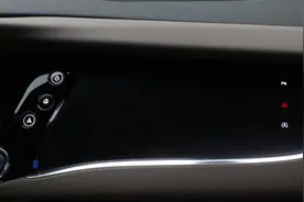 实拍别克昂科旗|车机系统搭载车联网功能，安吉星服务必不可少！视频封面