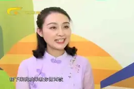 苦瓜中所含的营养成分较高，直接贴在脸上可能会引起皮肤过敏！