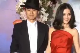 张杰谢娜双胞胎女儿正面首曝光！和爸爸一模一样视频封面