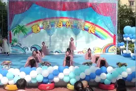 幼儿园舞蹈推荐《爱我你就抱抱我》C位的小孩表演真棒视频封面