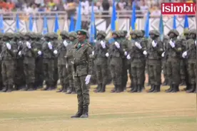 非洲国家阅兵出现解放军画风，踢中式正步，喊中文口号！视频封面