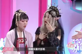 俩闺蜜承认自己喜欢女生男朋友，男生一句话回复听哭女主