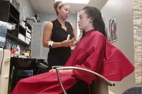 女神挑战个性发型，把一边头发剃光，这也太有个性了吧视频封面