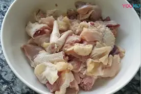 洋葱焖鸡的家常菜做法，学会自己做，营养好吃又下饭