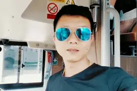 旅游巴士司机拍一个月vIog   有多少收益视频封面