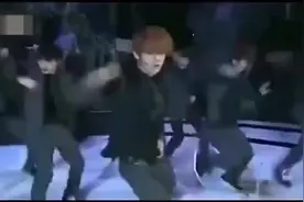 鹿晗最经典的一次现场舞蹈, 看台下权志龙表情就知道了视频封面