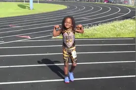 国外8岁男孩百米跑15秒，身体素质真的强