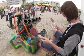 难以置信水管也能敲打出如此美妙的歌曲，看老外街头达人如何表演视频封面