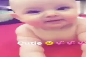 6个月的小宝宝睫毛又长又翘，下一秒小家伙反应，像洋娃娃超可爱