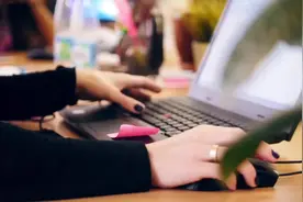 PS增大人物眼睛