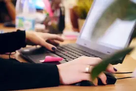 PS增大人物眼睛