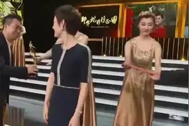 孙俪获奖感言未提邓超,于是邓超写下了这句话视频封面