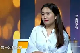 小男生暗恋女上司，喝酒上头，男孩亲了下她额头，视频封面