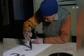 从4万到30万+！女书法家的作品成交价格为啥起伏这么大？视频封面