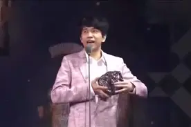 光良一曲《回忆里的疯狂》这熟悉的声音让人听着流泪视频封面