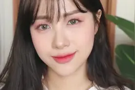 妹子妆前妆后对比，真的很漂亮有气质，这就是化妆的好处